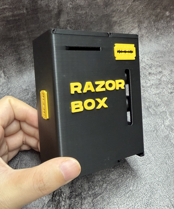 Portable Magnetic Razor Box